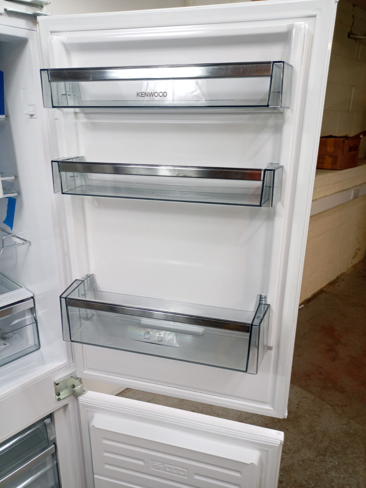 New Graded Kenwood KIFF5022 Integrated  50/50 Fridge Freezer RRP £399 UK Del M30