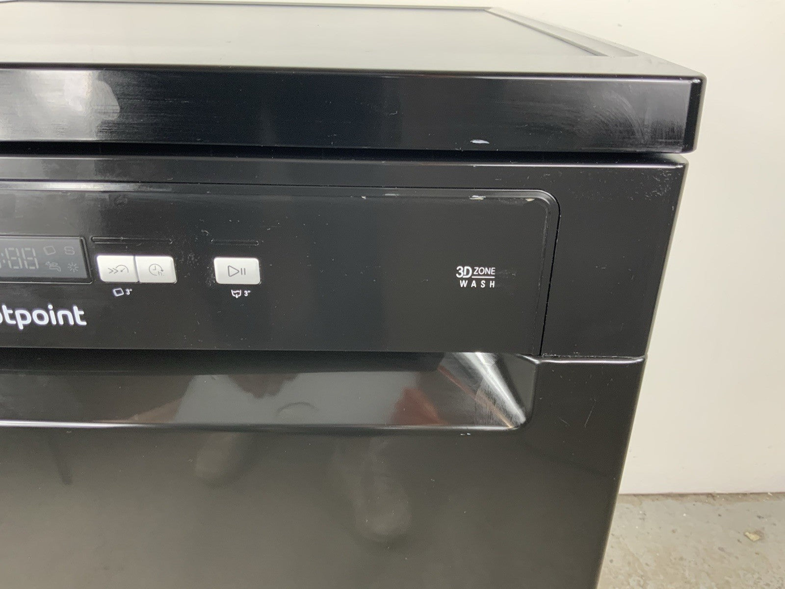 New Graded Hotpoint HFC3C26WCBUK Full Size Dishwasher - Black F42