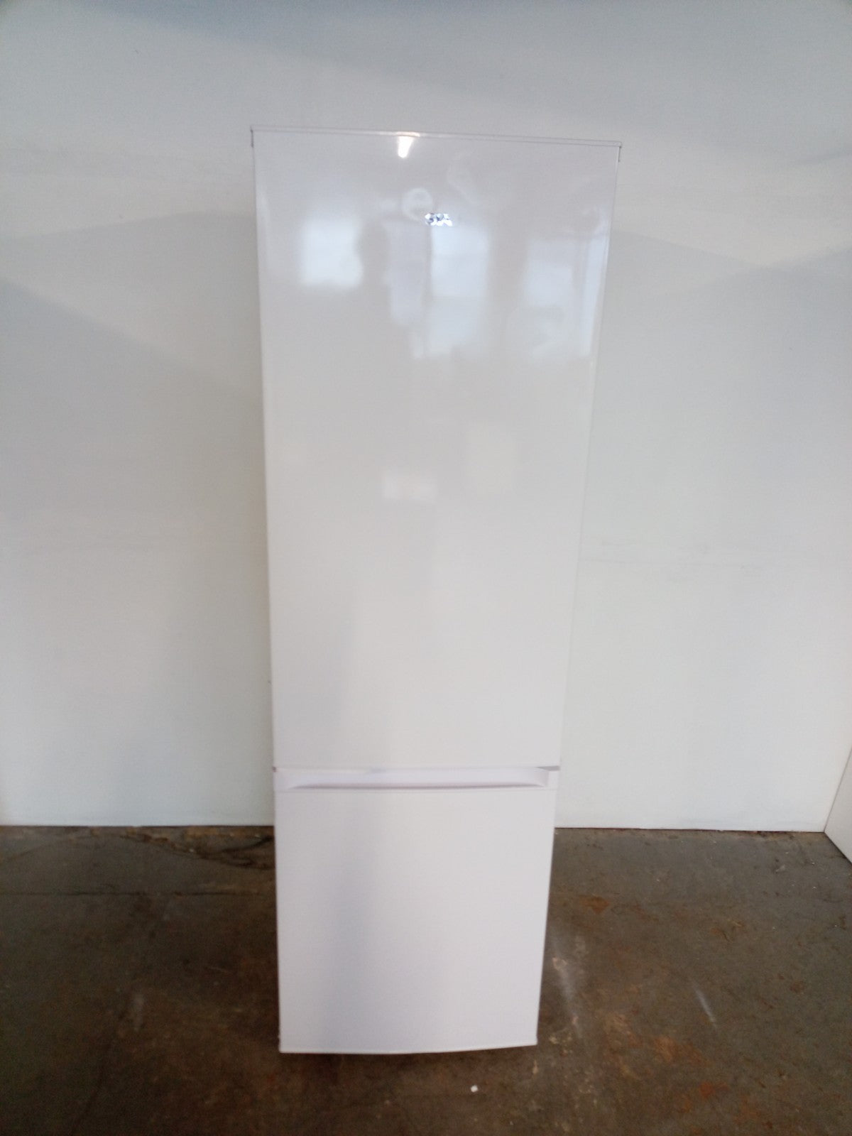 New Graded White SIA SFF17855WE Freestanding  Fridge Freezer RRP£320  H92