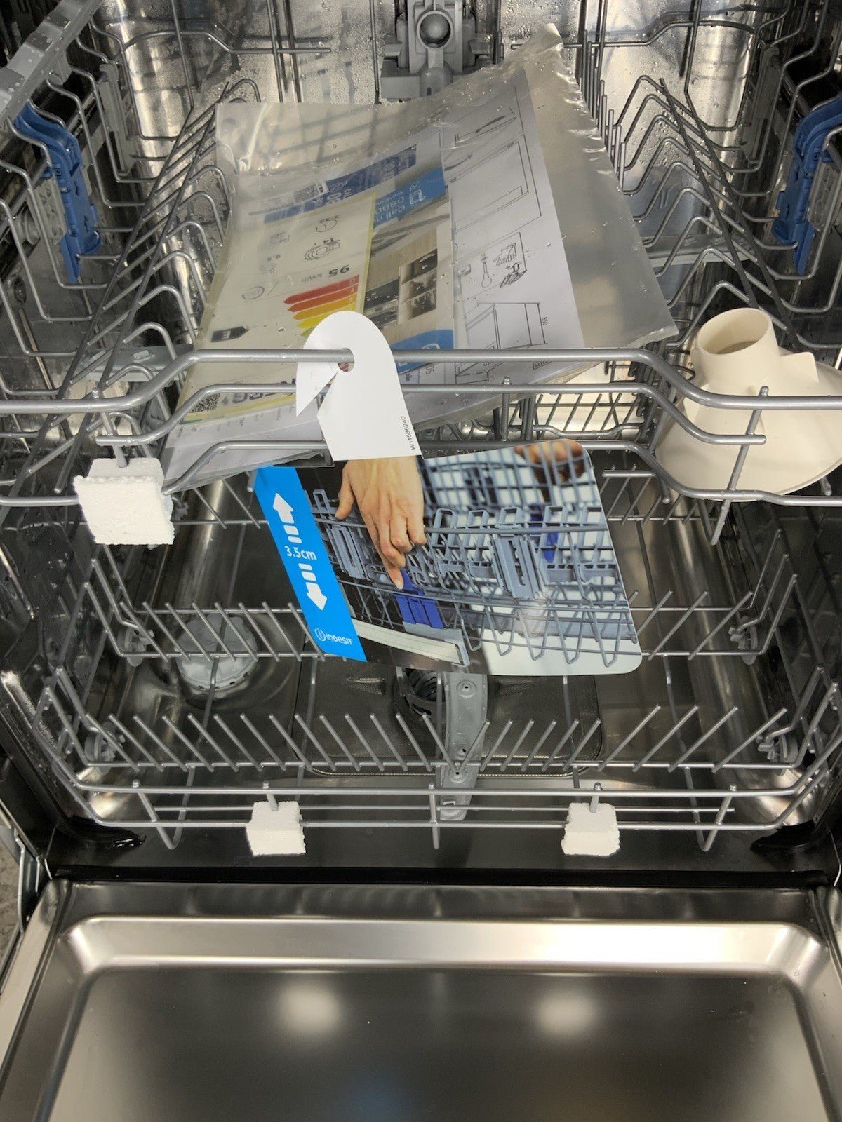 New Graded Silver Indesit D2FHK26SUK  Full Size Dishwasher RRP£299 F28