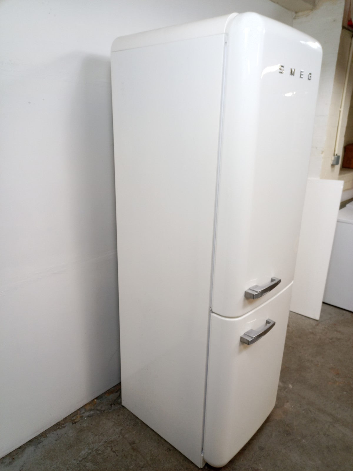 New Graded Retro White  Smeg FAB32RWH5UK 60/40 Fridge Freezer RRP£2099 S92