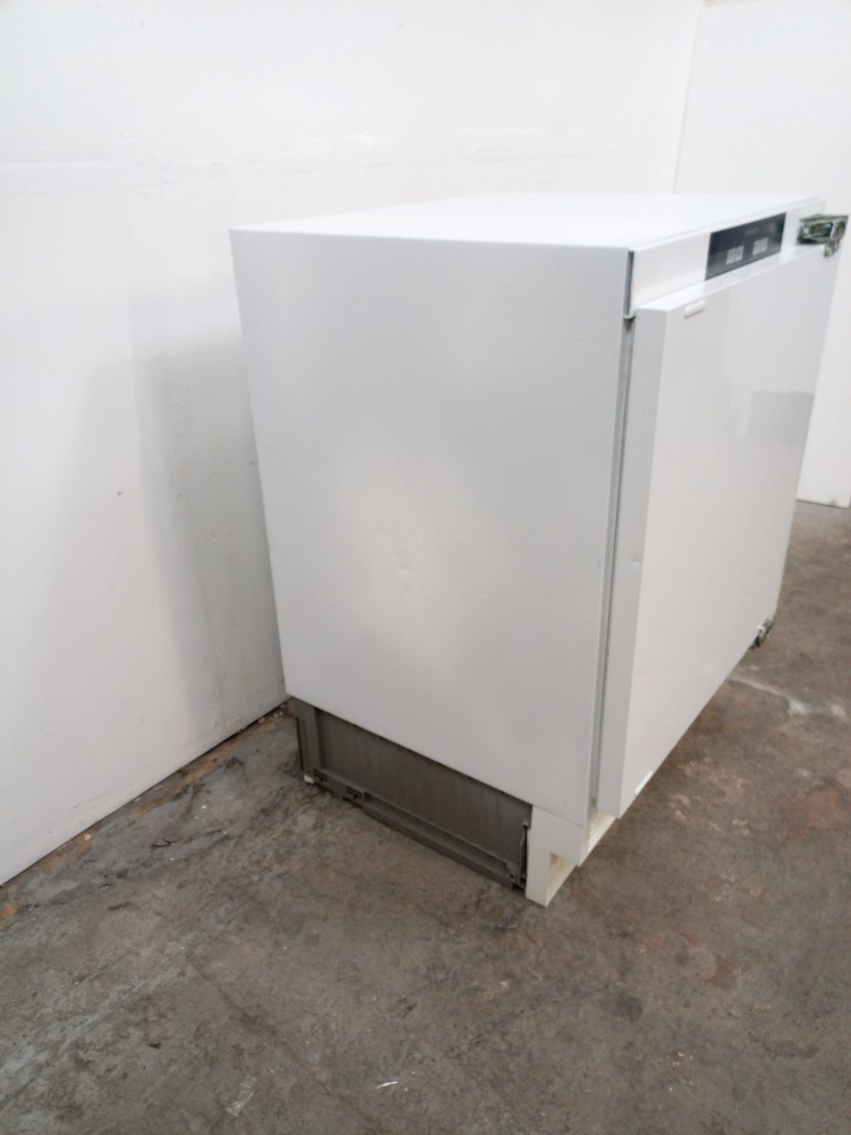 New Graded Kenwood KIL60W23 Integrated Undercounter Fridge RRP£269 M5