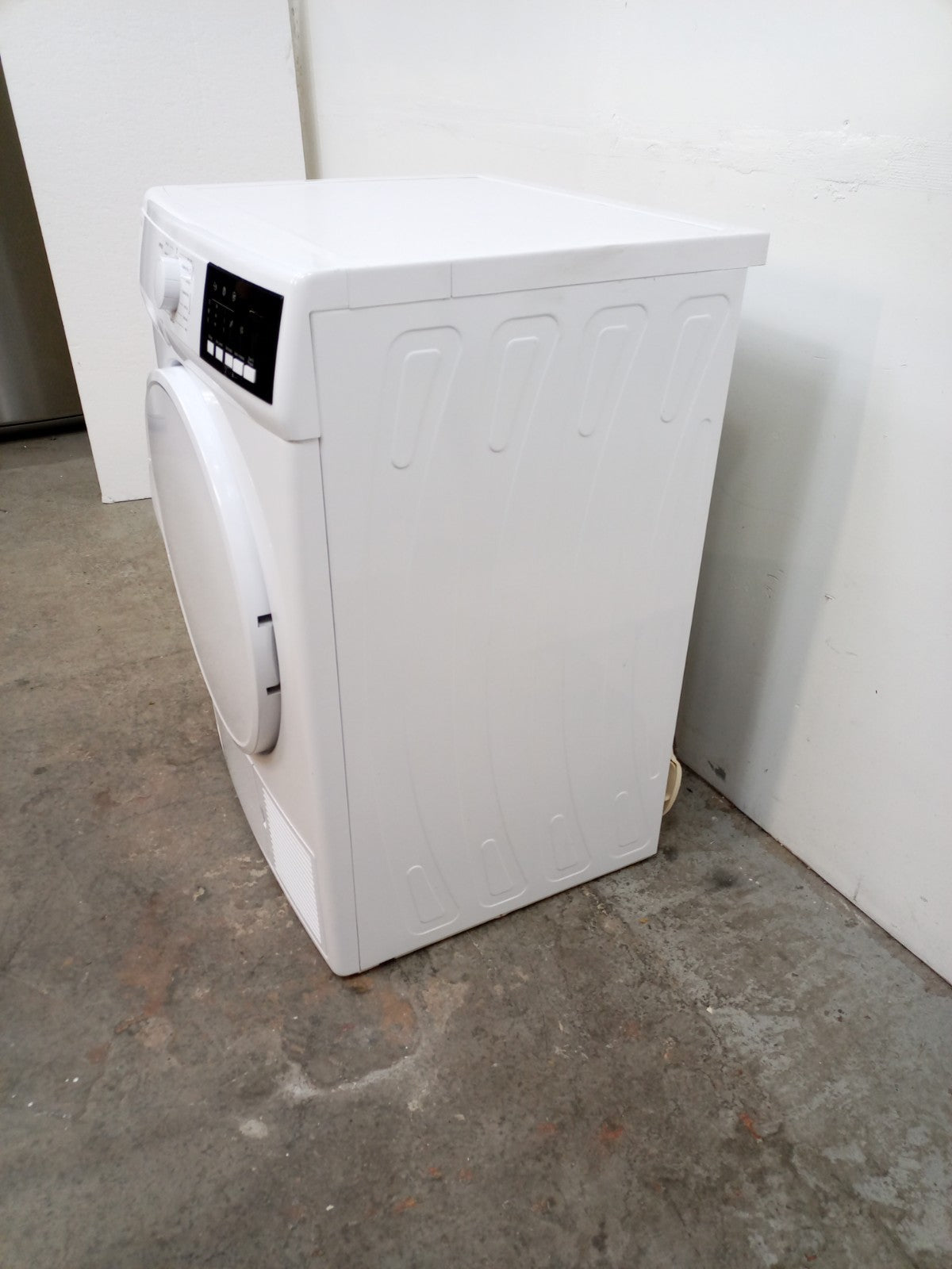 New Graded Logik LHP8W23 8kg Heat Pump Tumble Dryer RRP £329 D17
