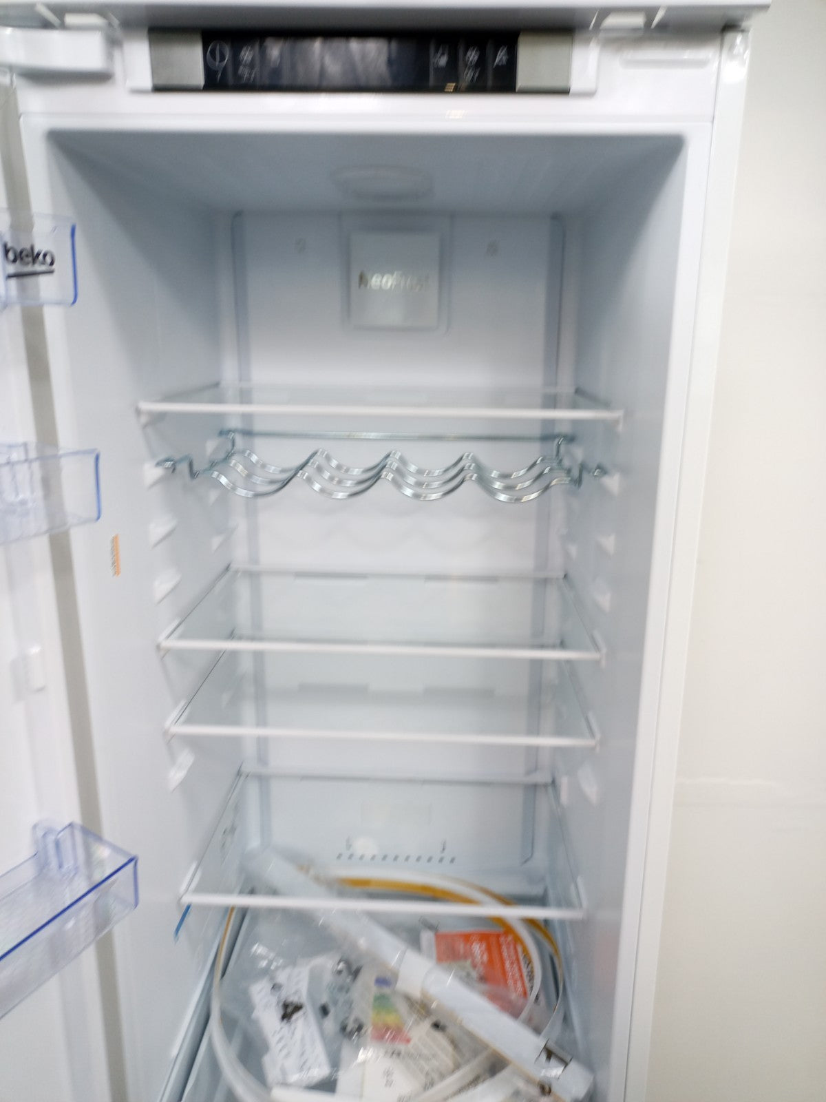 New Graded Beko BCND4V973 193cm Integrated  70/30 Fridge Freezer RRP £679 N89