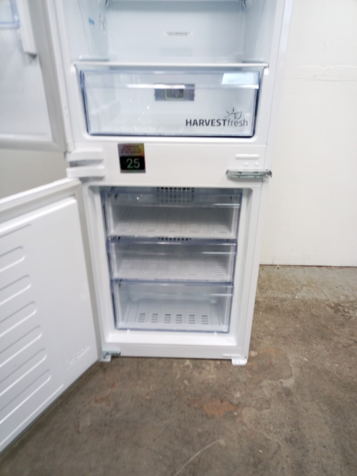 New Graded Beko BCFD4V73 Integrated  70/30 Fridge Freezer RRP £529 D5