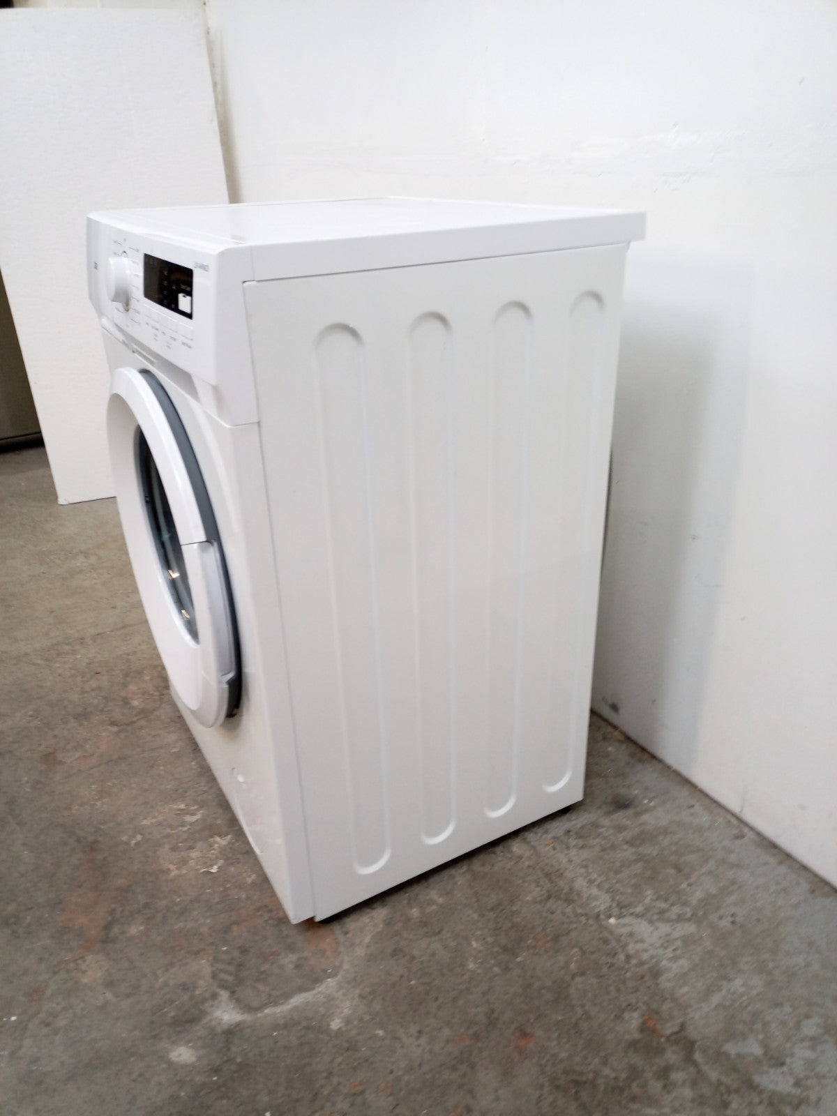 New Graded Logik L914WM23 9kg Washing Machine 1400 Spin RRP£299 C10
