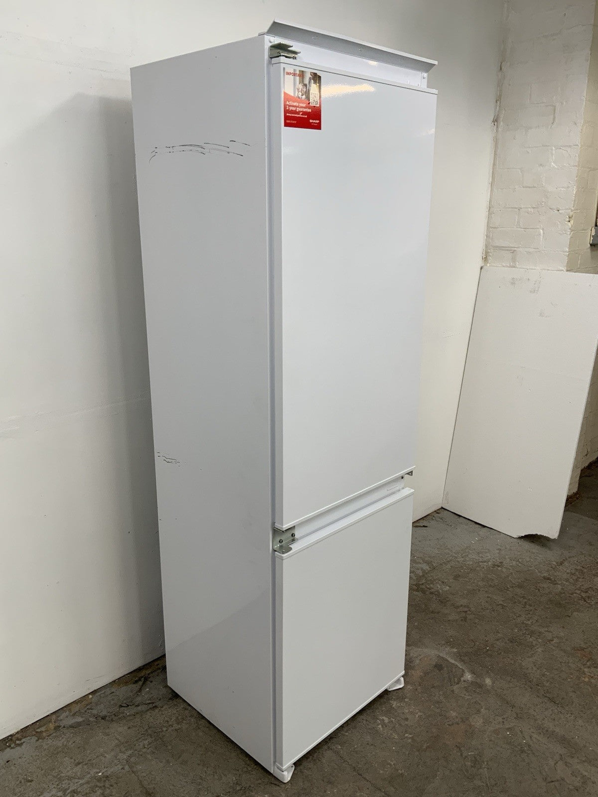 New Graded SHARP SJ-BE250M1XS-EN Integrated 70/30 Fridge Freezer RRP£379 R32