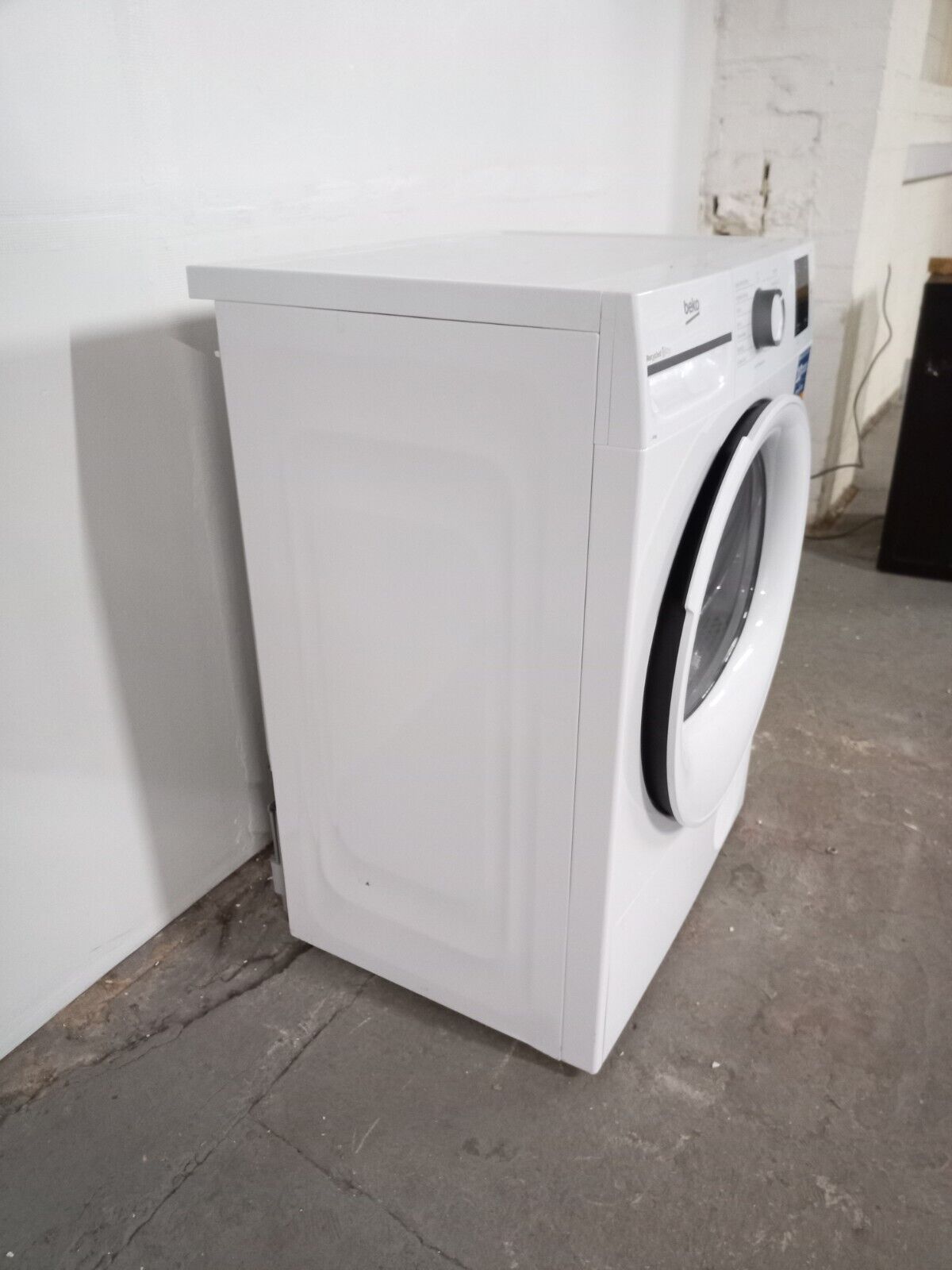 New Graded  Beko BM3T3822W 8kg Heat Pump Tumble Dryer RRP£349 X2