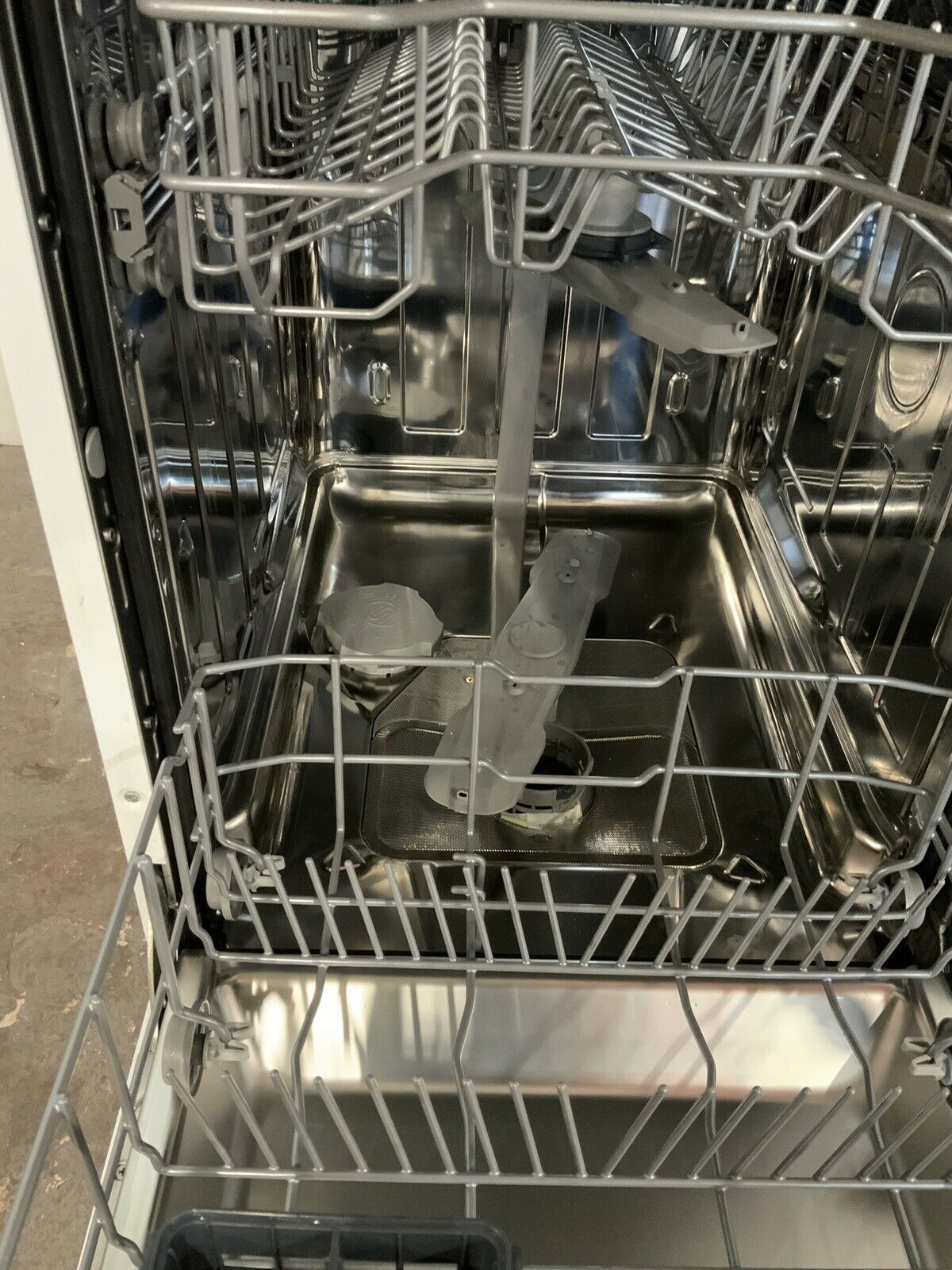 New Graded White Beko DVS04X20W Slimline Dishwasher - UK Del D17