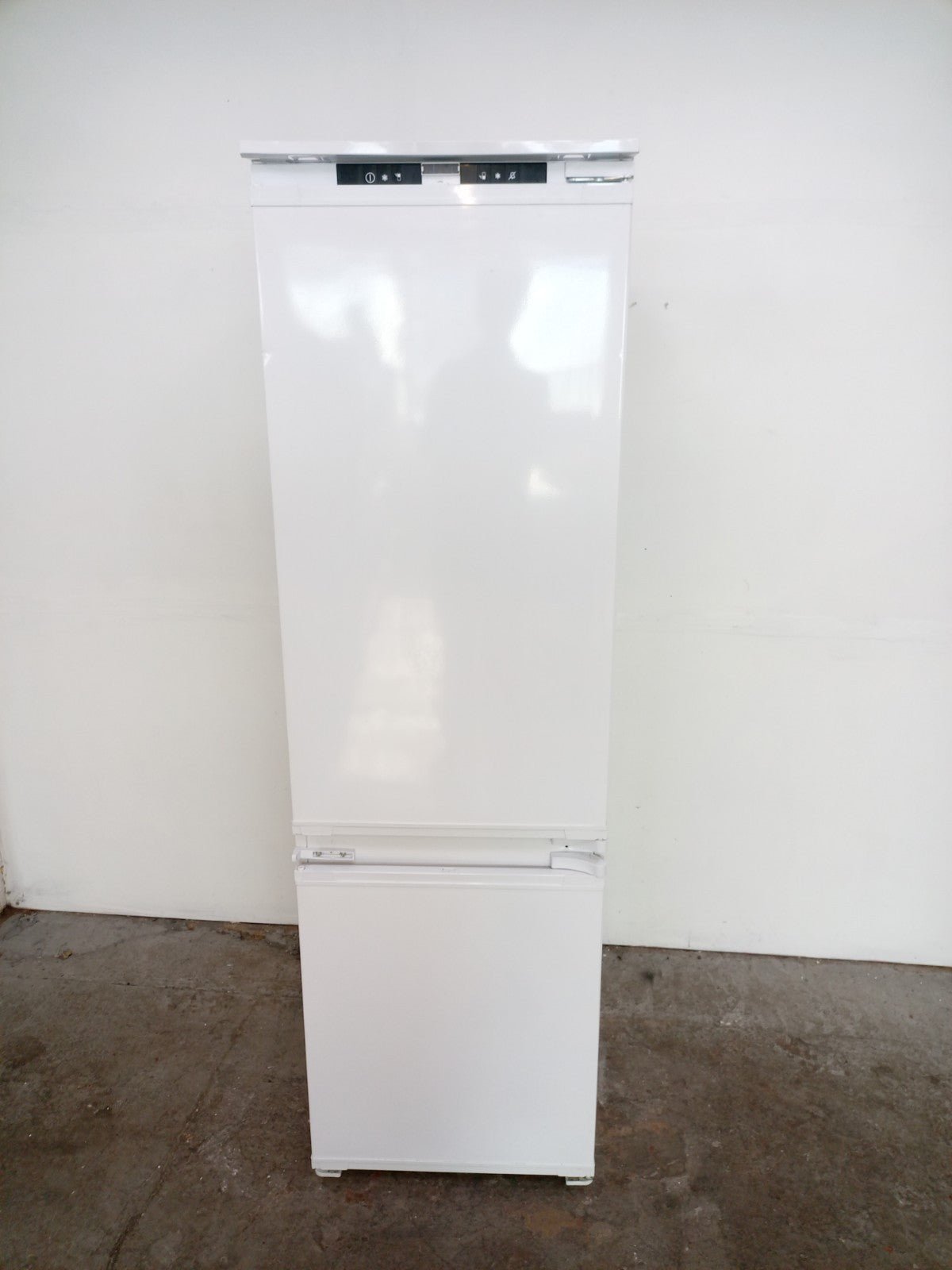 New Graded Beko KNE4554EVI  Integrated  70/30 Fridge Freezer RRP £599 N9