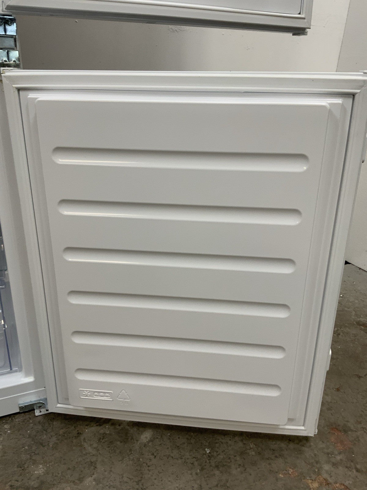 New Graded Indesit Low Frost BI 18A2 D/I UK Integrated 70/30 RRP £389 UK Del R29