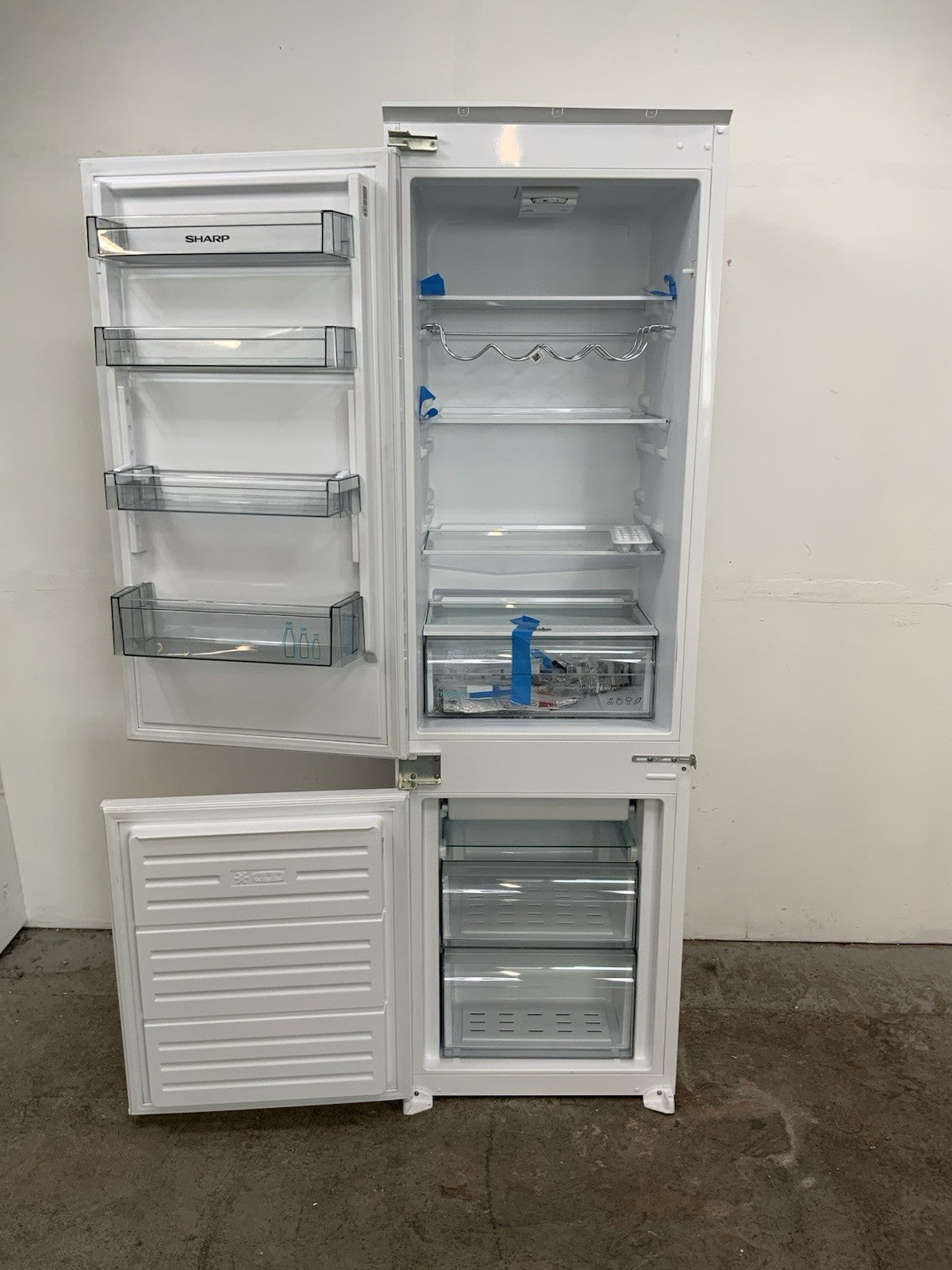 New Graded SHARP SJ-BE250M1XS-EN Integrated 70/30 Fridge Freezer RRP£379 R32