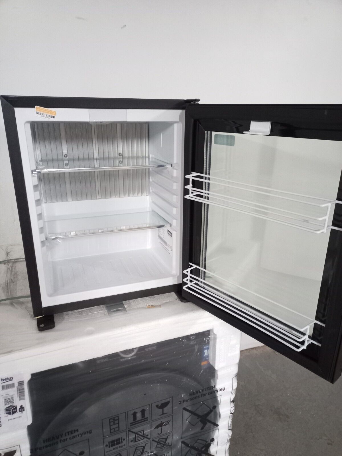 New Graded Black Polar GE819  Table Top  Bottle Drinks Display Fridge N16