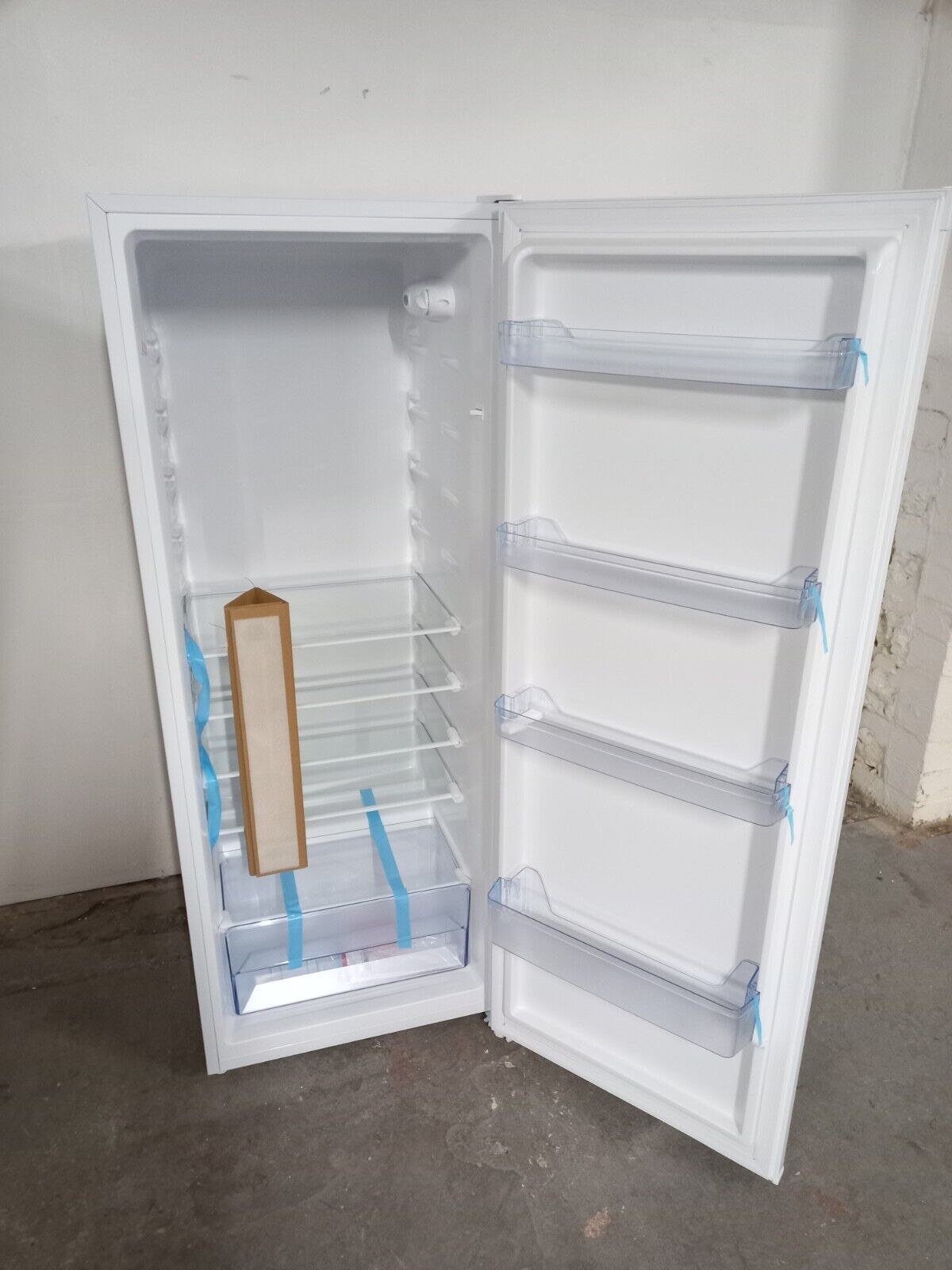 New Graded Iceking RL254EW Tall  242 ltr Larder FrIdge RRP £299 - D21