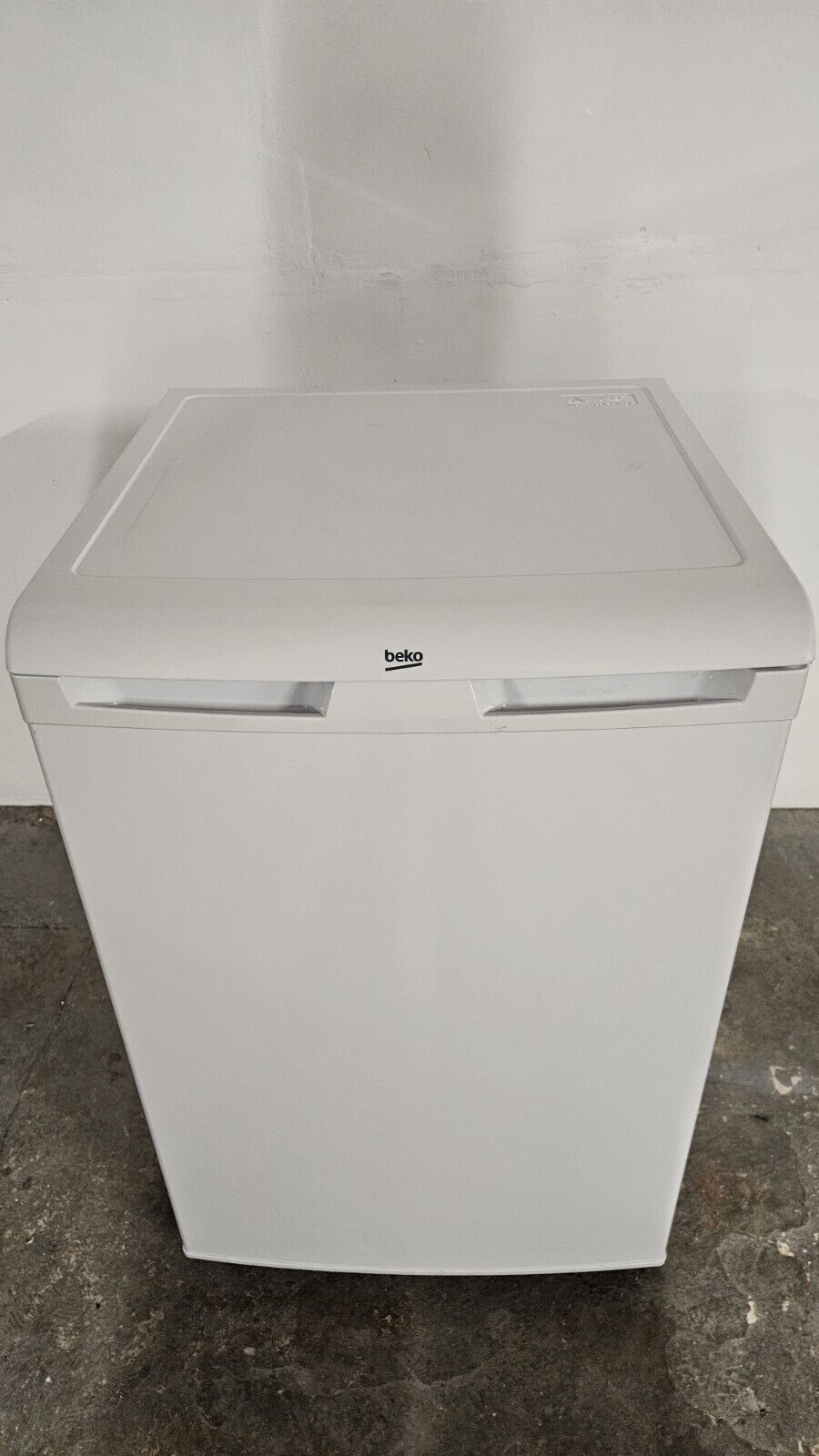 New Graded BEKO UFF4584W Undercounter Freezer - White RRP £259 (R1)
