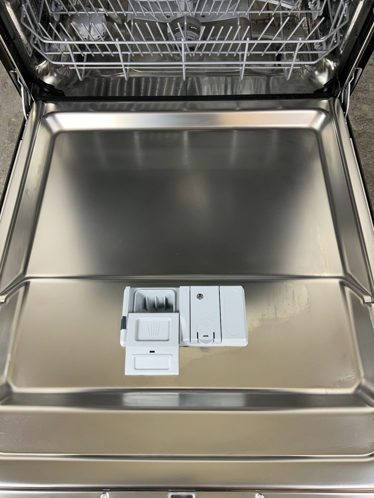 New Graded Black Indesit D2FHK26BUK  Full Size Dishwasher RRP£299 F43