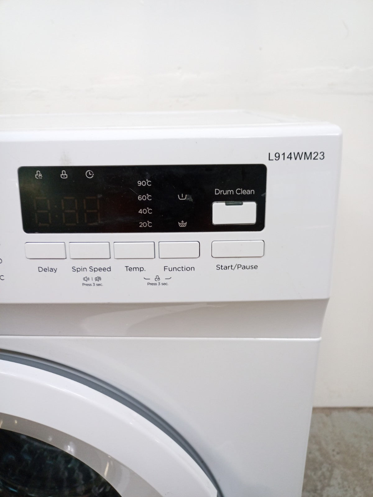 New Graded Logik L914WM23 9kg Washing Machine 1400 Spin RRP£299 C10