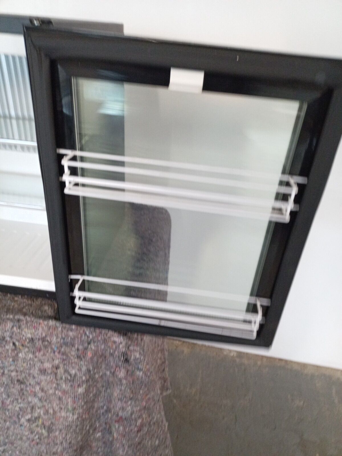 New Graded Black Polar GE819  Table Top  Bottle Drinks Display Fridge V12