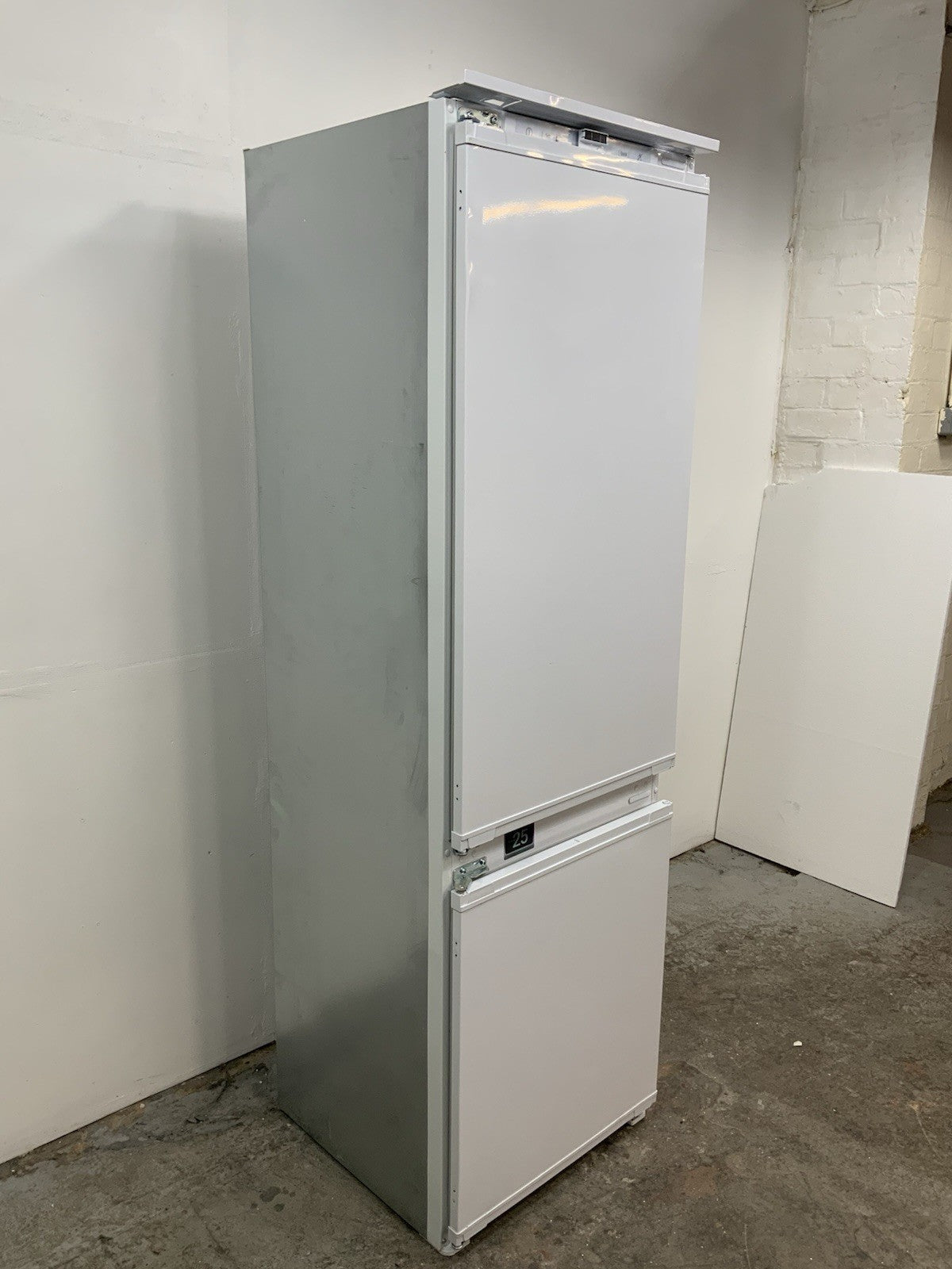New Graded Beko BCFD4V73 Integrated  70/30 Fridge Freezer RRP £529 R11