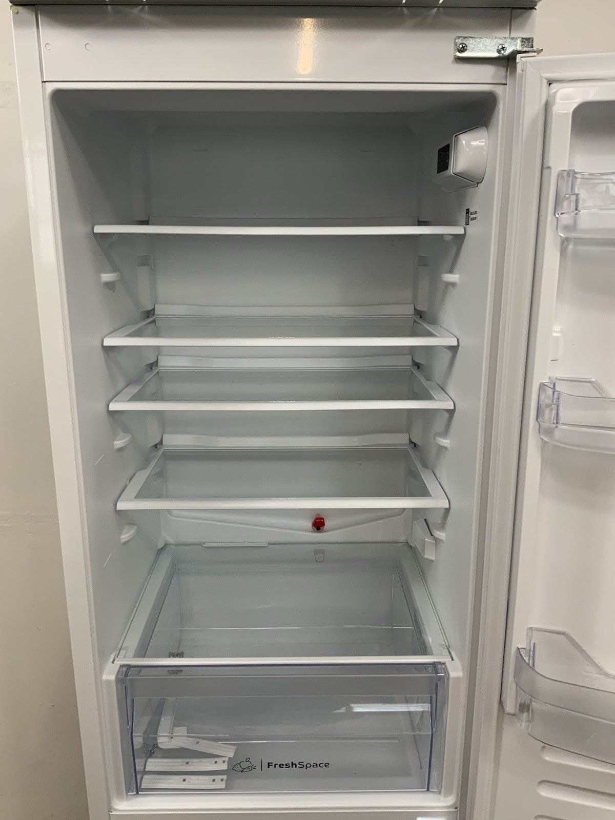 New Graded Indesit Low Frost BI 18A2 D/I UK Integrated 70/30 RRP £389 UK Del R29