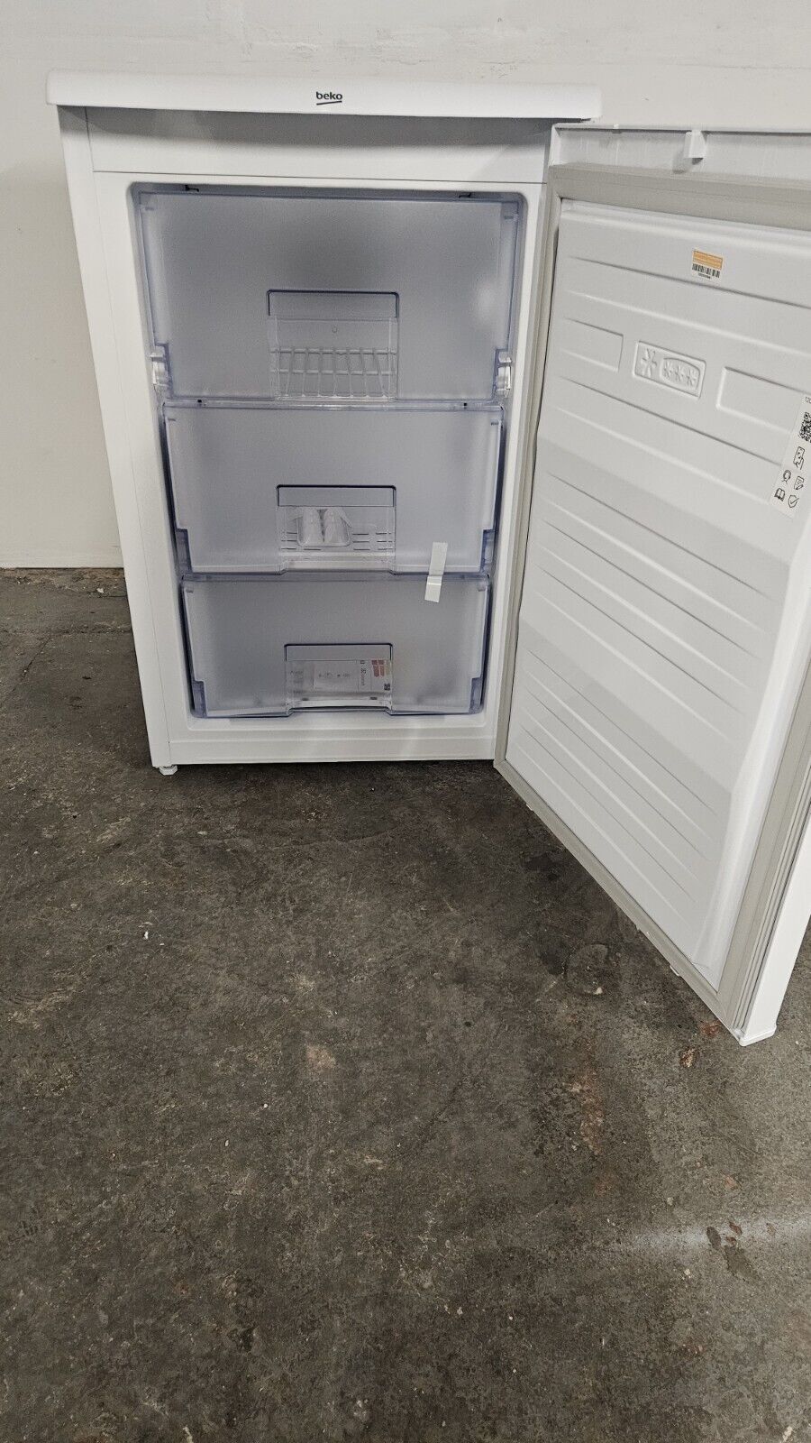 New Graded BEKO UFF4584W Undercounter Freezer - White RRP £259 (R1)