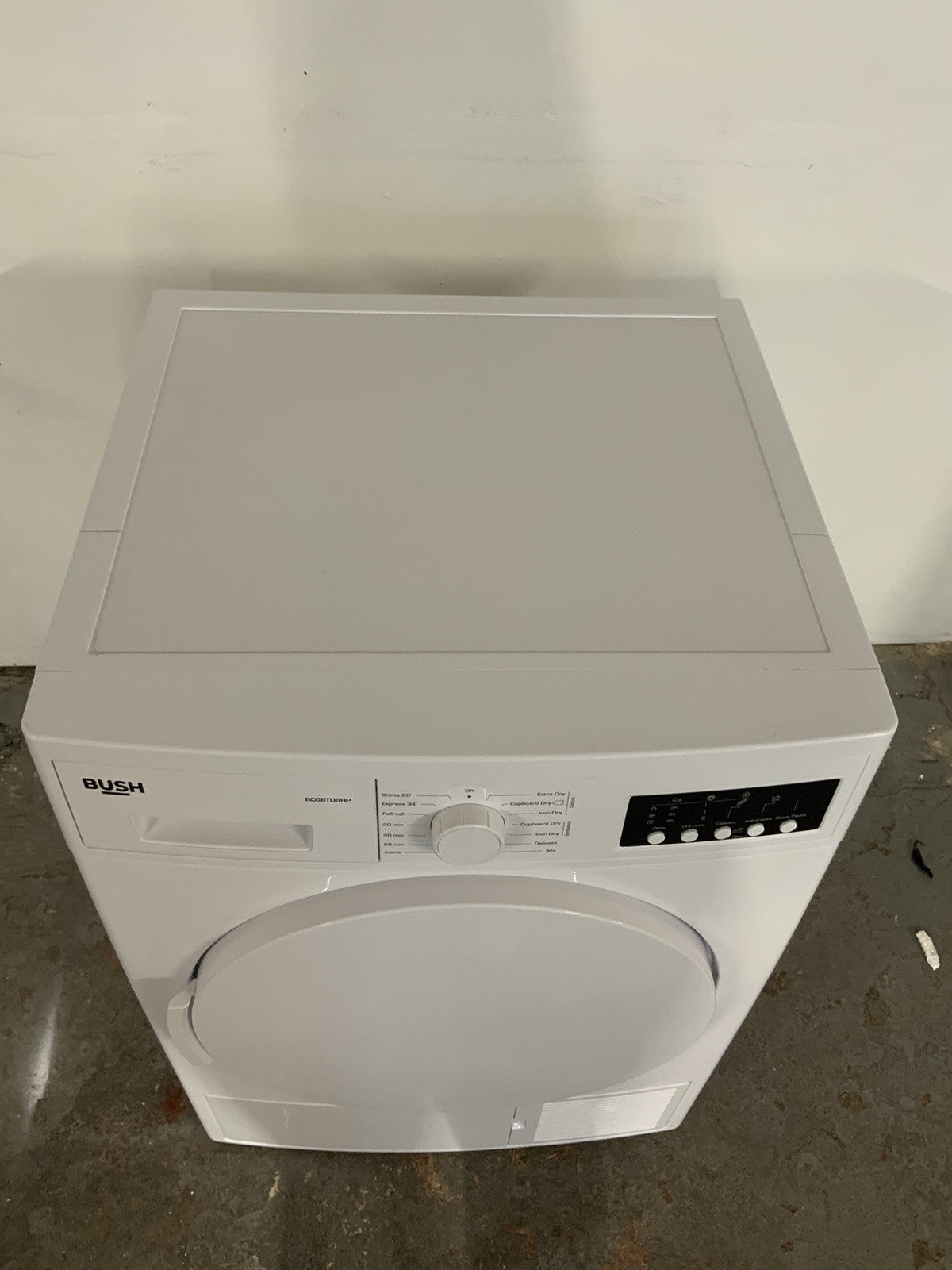 NEW GRADED BUSH BCGBTD8HP is an 8kg heat pump tumble dryer WHITE F12