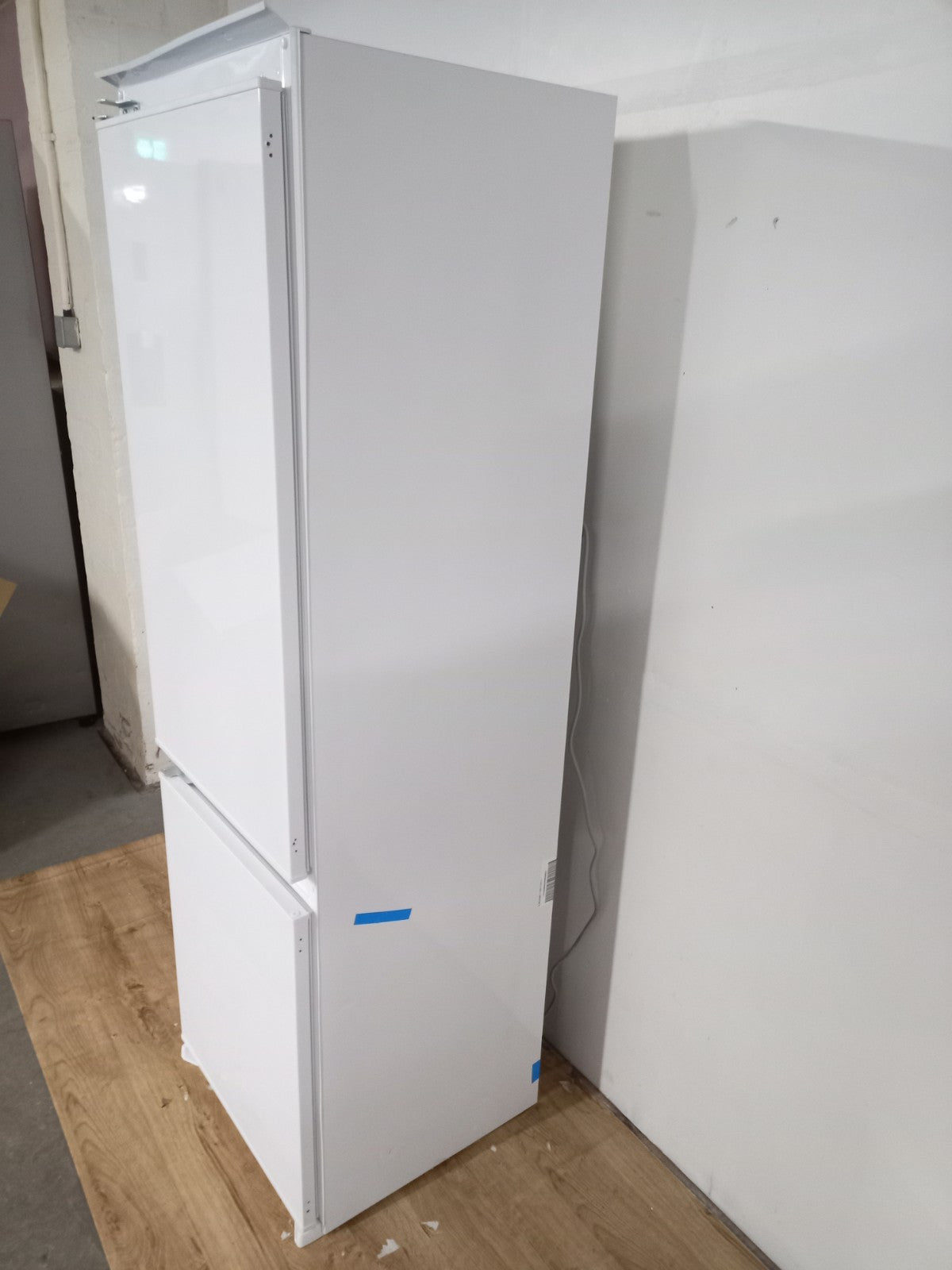 New Graded Bush BIE7030FF Integrated 70/30 Fridge Freezer RRP£399- White P70