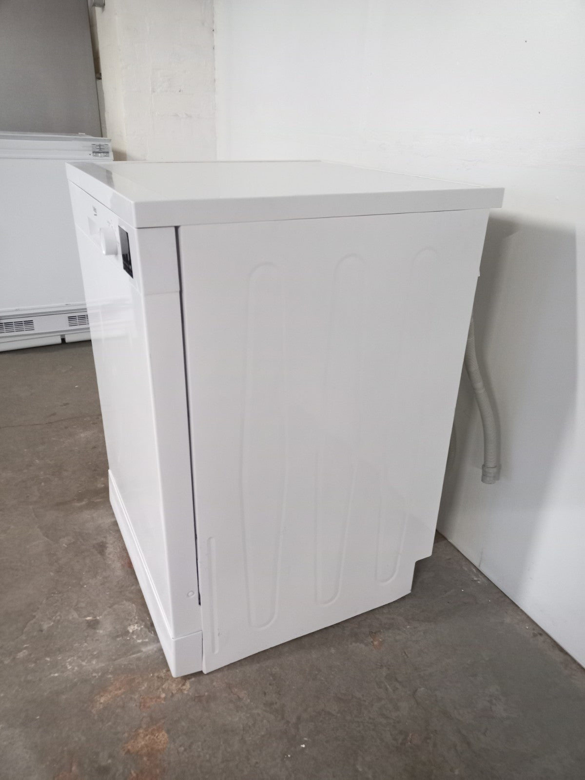 New Graded White  Beko DVN04X20W Full Size Dishwasher RRP£349- H1