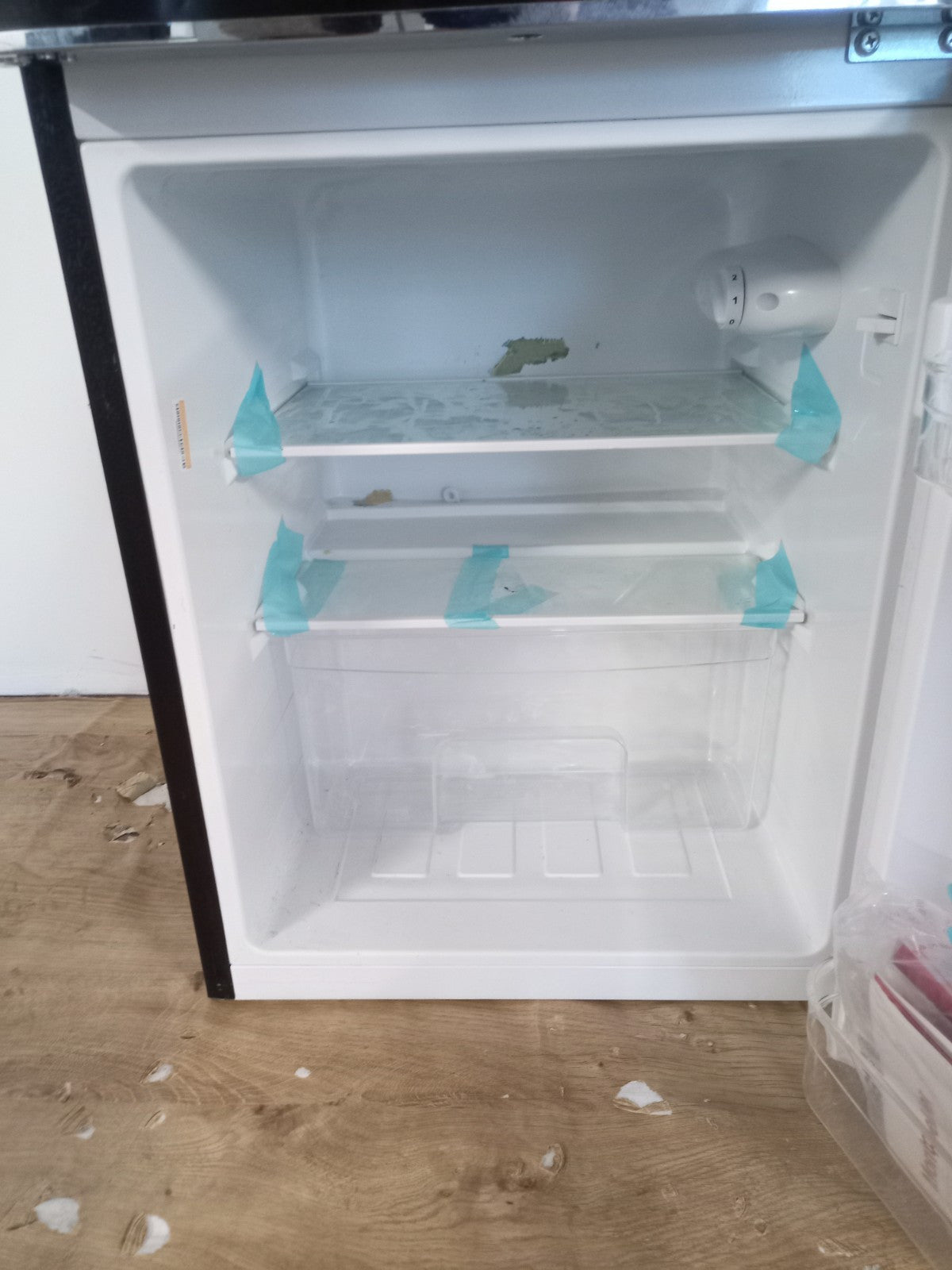 New Graded Black Montpellier MAB2035EK Retro Undercounter Fridge Freezer  P23