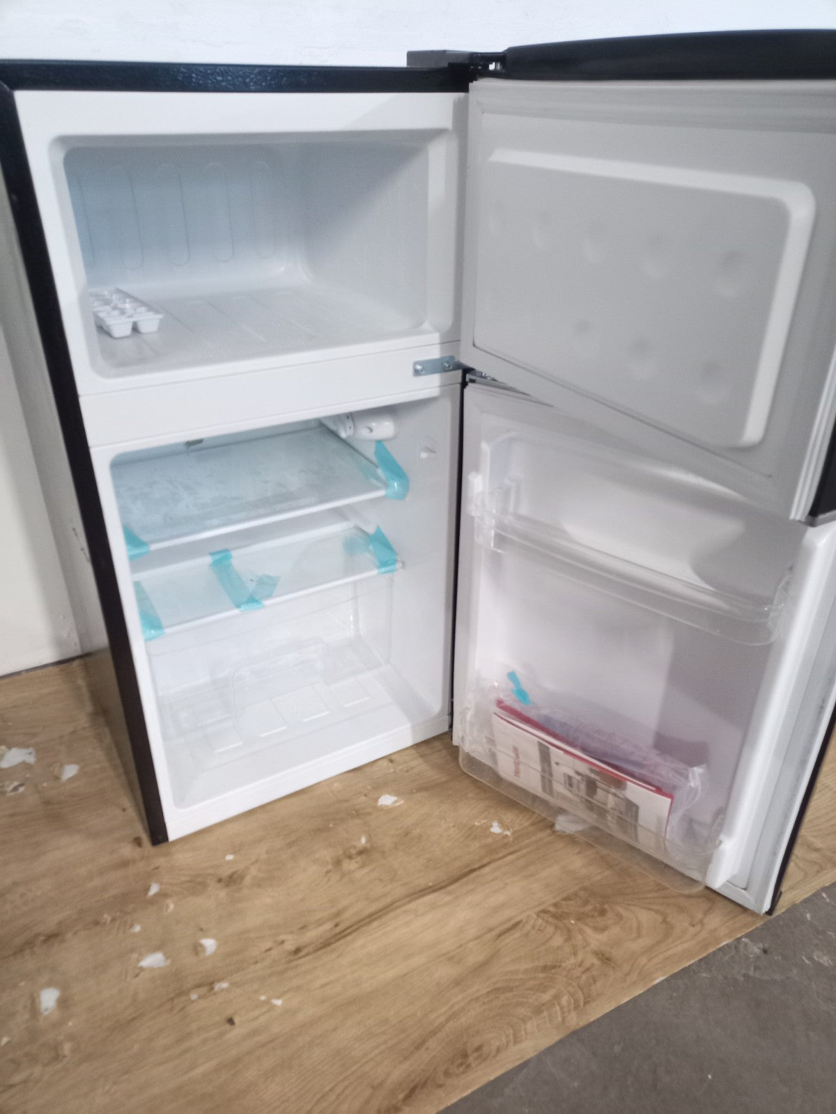 New Graded Black Montpellier MAB2035EK Retro Undercounter Fridge Freezer  P23