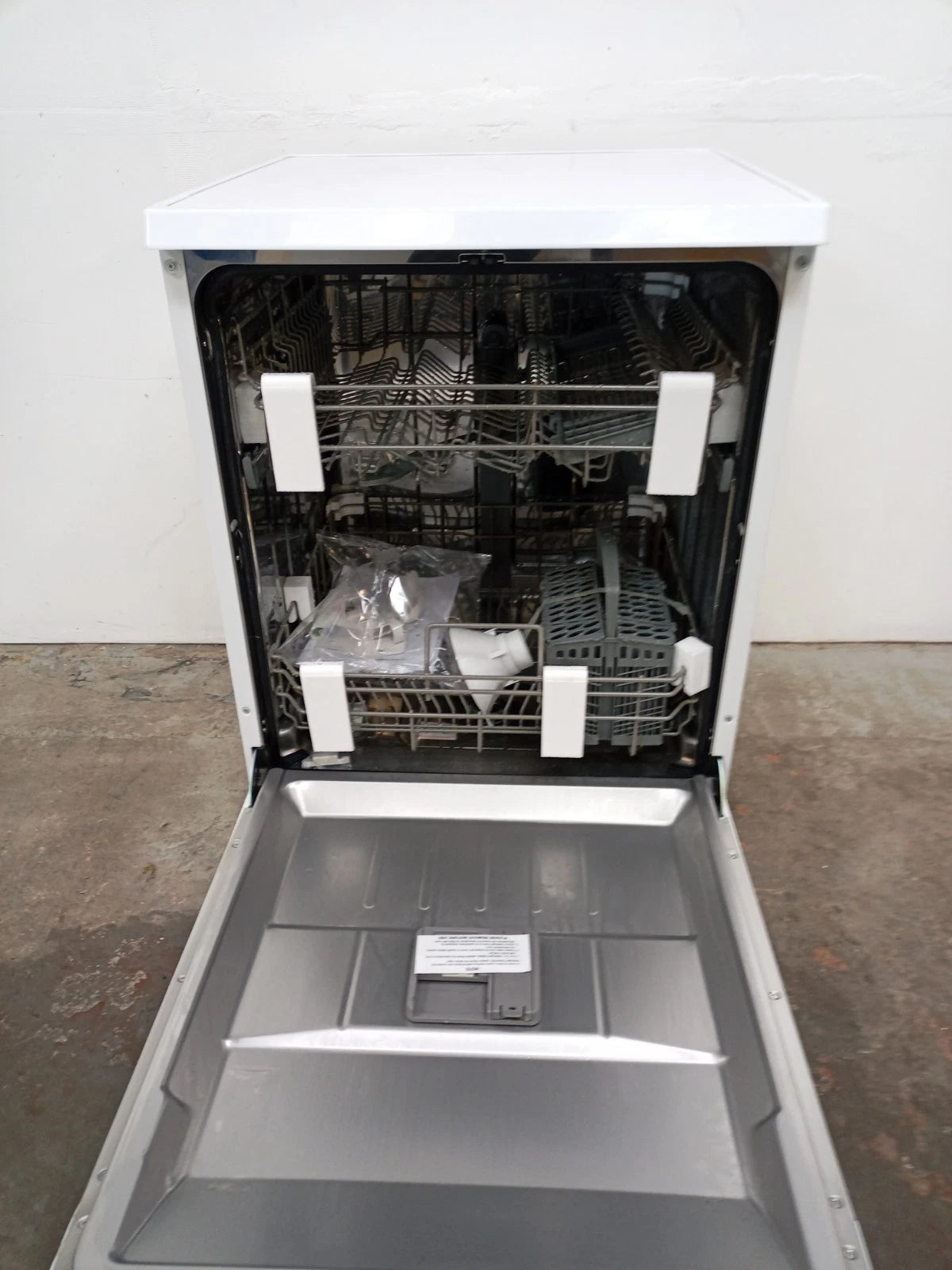 New Graded Logik LDW6023 Full Size Dishwasher - White T1