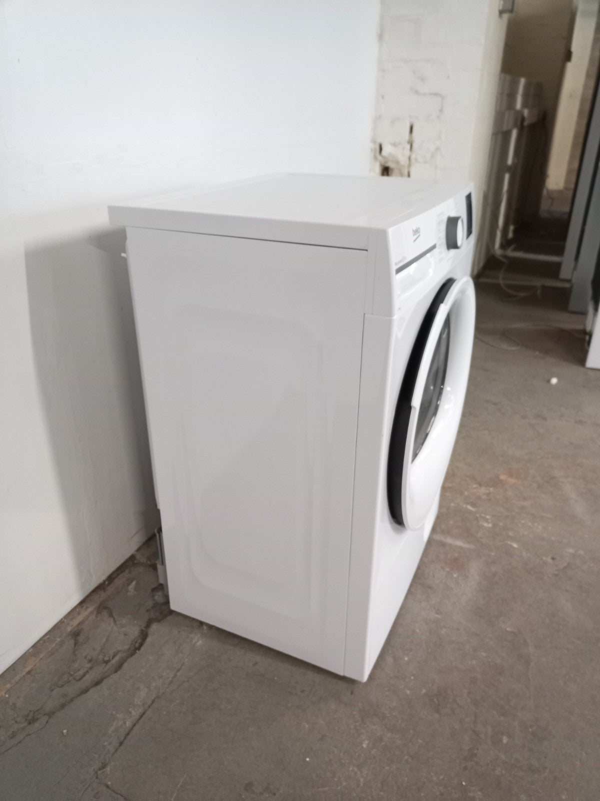 New Graded  Beko BM3T3822W 8kg Heat Pump Tumble Dryer RRP£399 D80