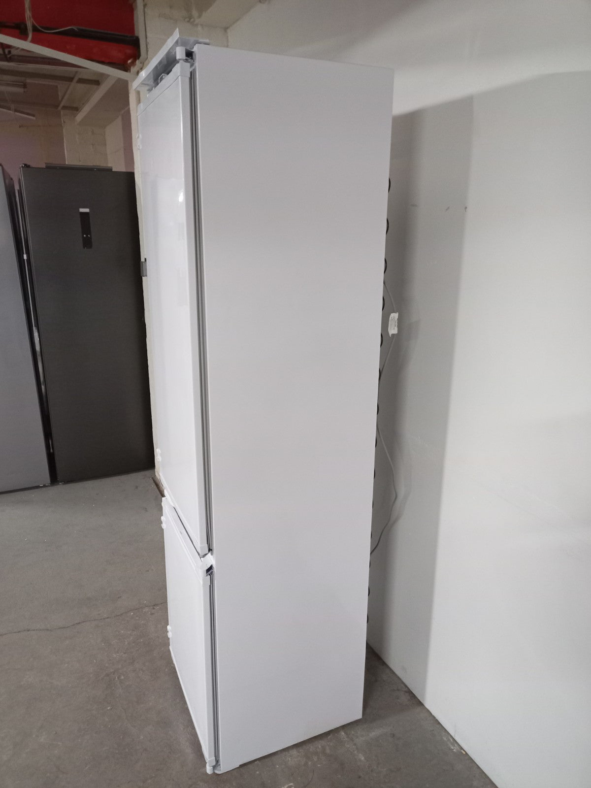 New Graded BEKO BCND4V973 193cm Integrated  70/30 Fridge Freezer RRP £719! D48
