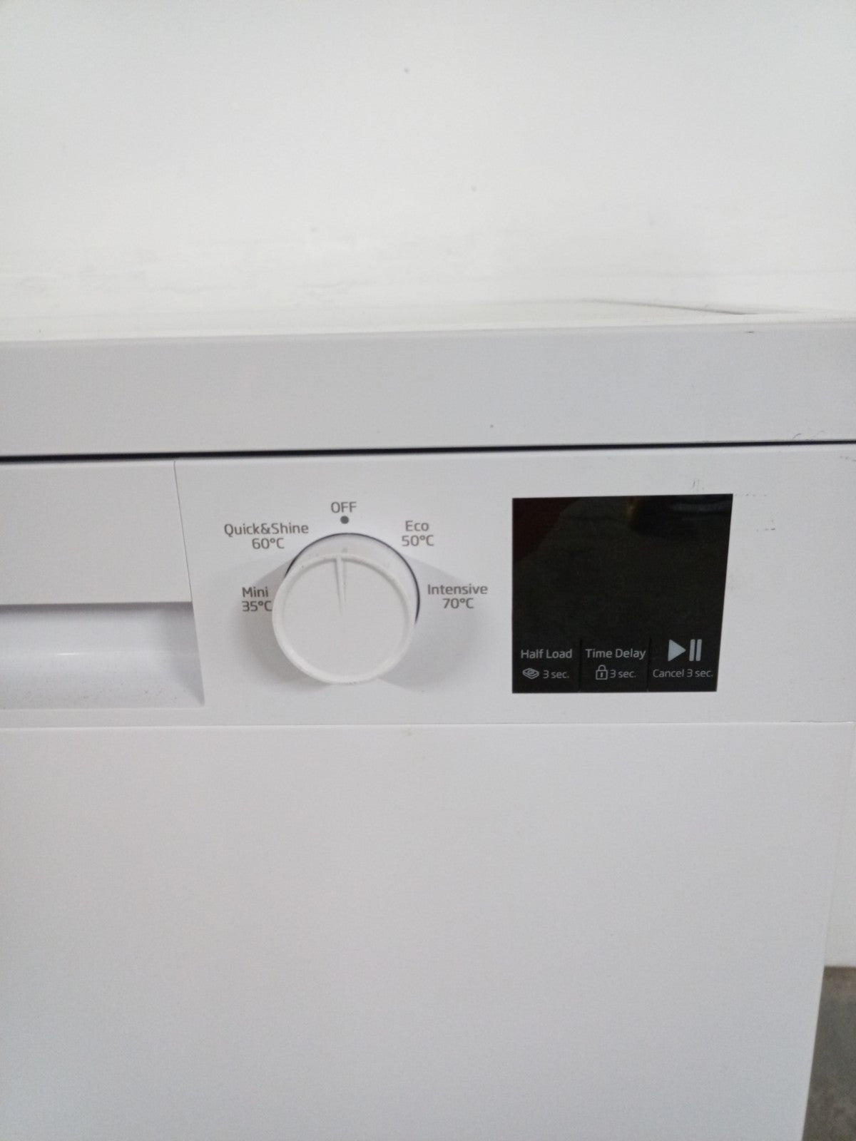 New Graded White  Beko DVN04X20W Full Size Dishwasher RRP£349- H1