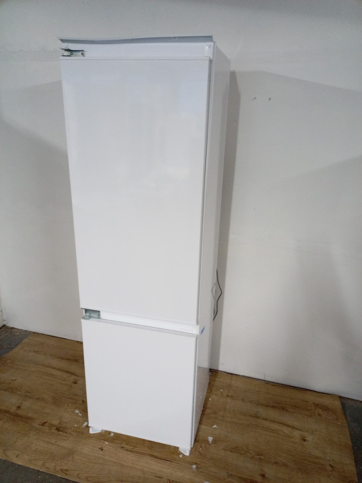 New Graded Bush BIE7030FF Integrated 70/30 Fridge Freezer RRP£399- White P70