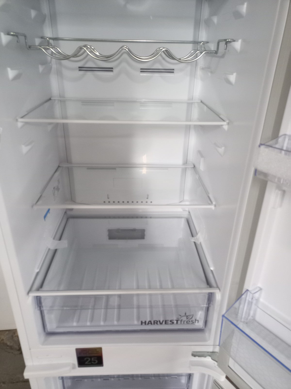New Graded BEKO BCND4V973 193cm Integrated  70/30 Fridge Freezer RRP £719! D48