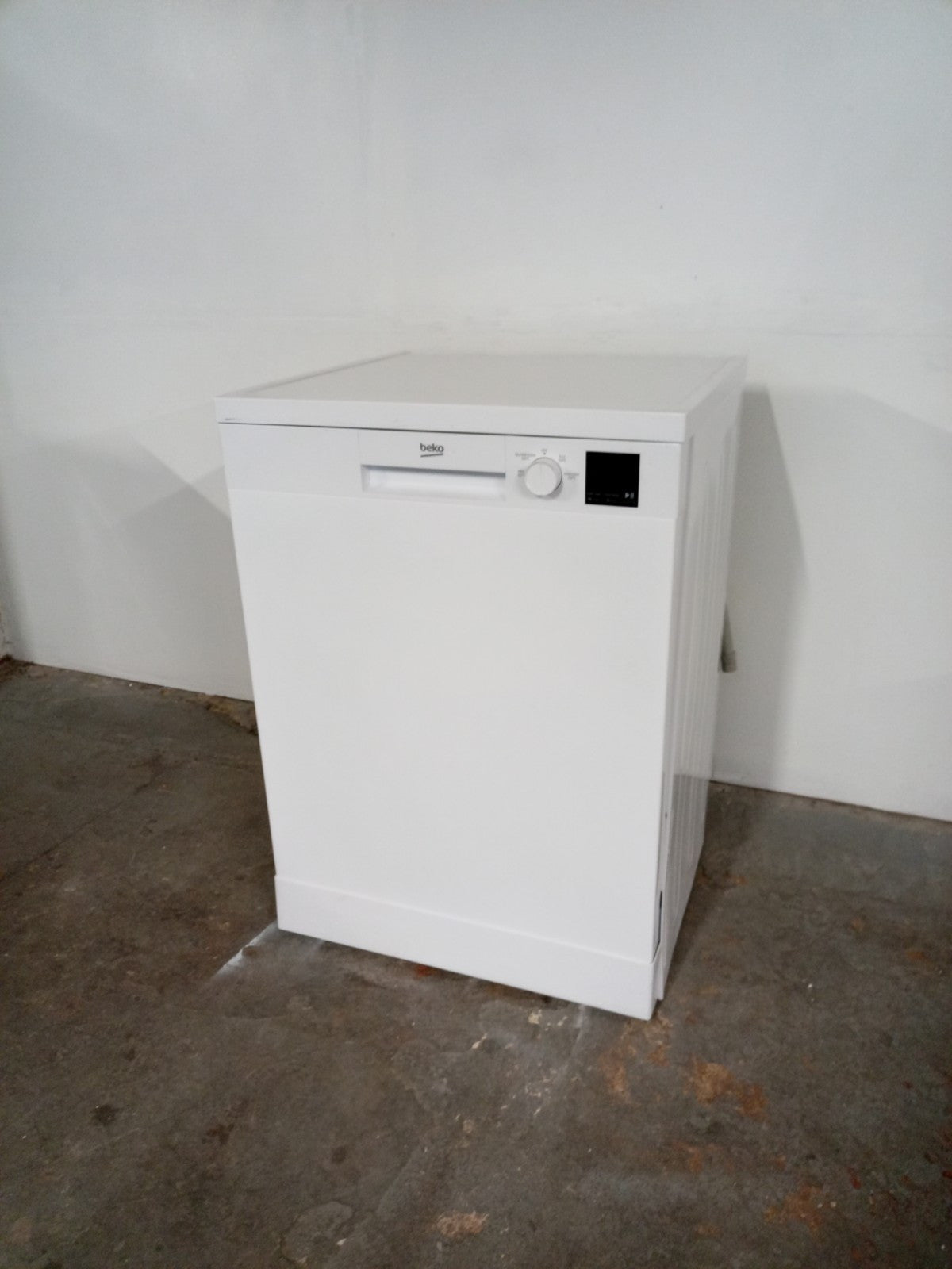 New Graded White  Beko DVN04X20W Full Size Dishwasher RRP£349- H1