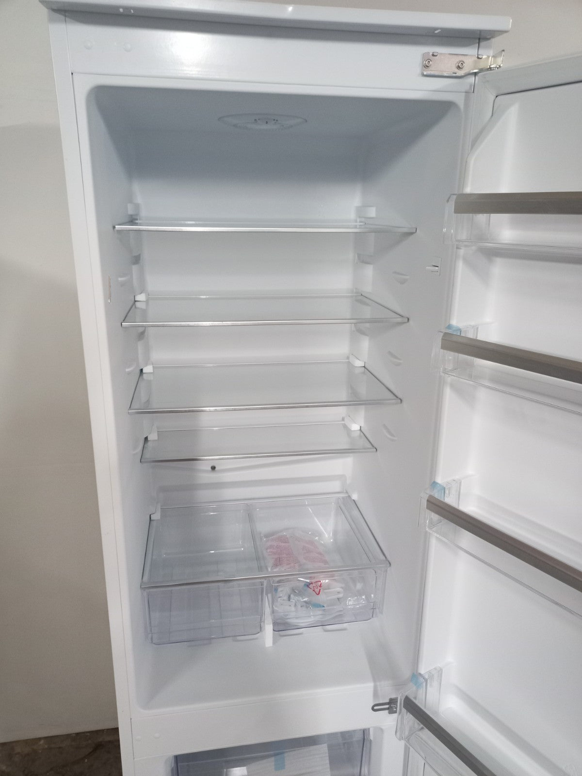 New Graded SIA RF104/E Integrated  70/30 Fridge Freezer RRP £449! UK Del D1