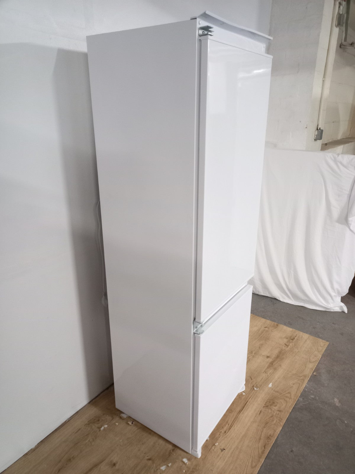 New Graded Bush BIE7030FF Integrated 70/30 Fridge Freezer RRP£399- White P70