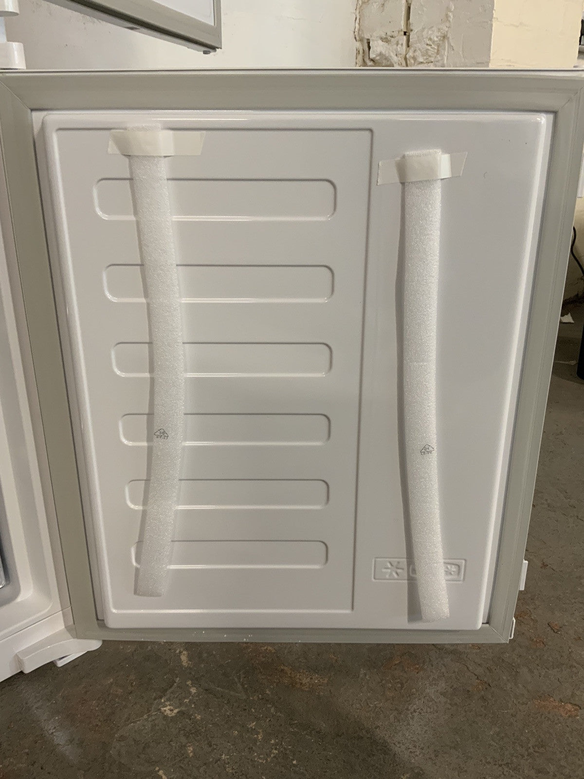 New Graded BEKO KNE4564EVI Integrated  50/50 Fridge Freezer RRP £599! UK Del D71