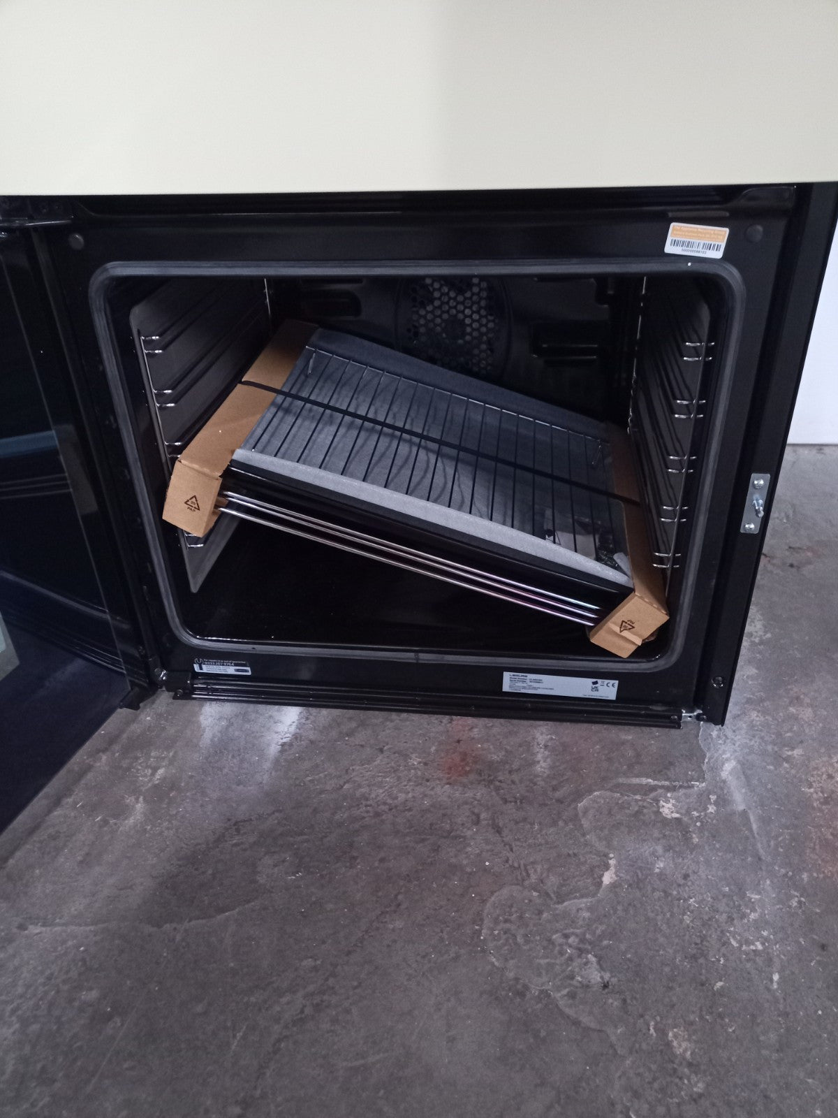 New Graded Cream Leisure CLA60CEC 60cm Electric Ceramic Cooker RRP£579 H4