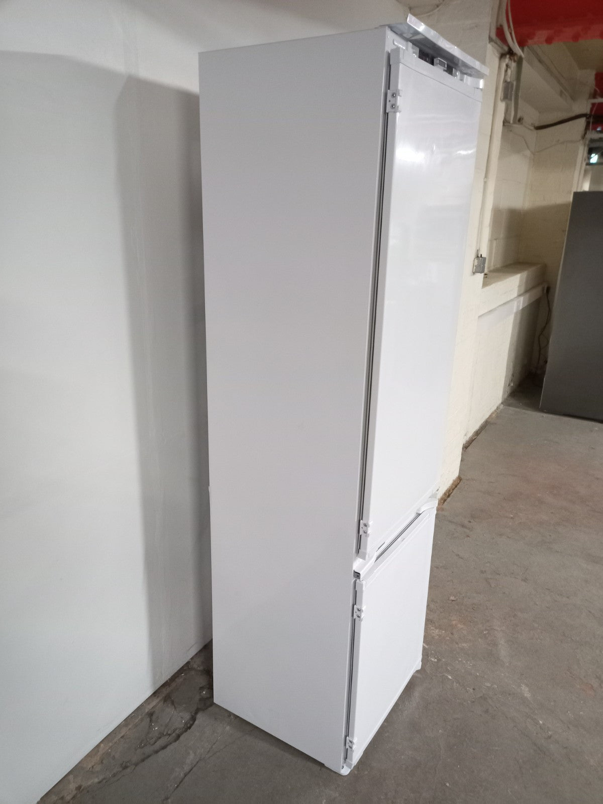 New Graded BEKO BCND4V973 193cm Integrated  70/30 Fridge Freezer RRP £719! D48