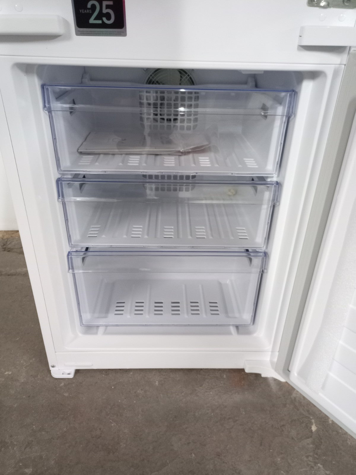 New Graded BEKO BCND4V973 193cm Integrated  70/30 Fridge Freezer RRP £719! D48