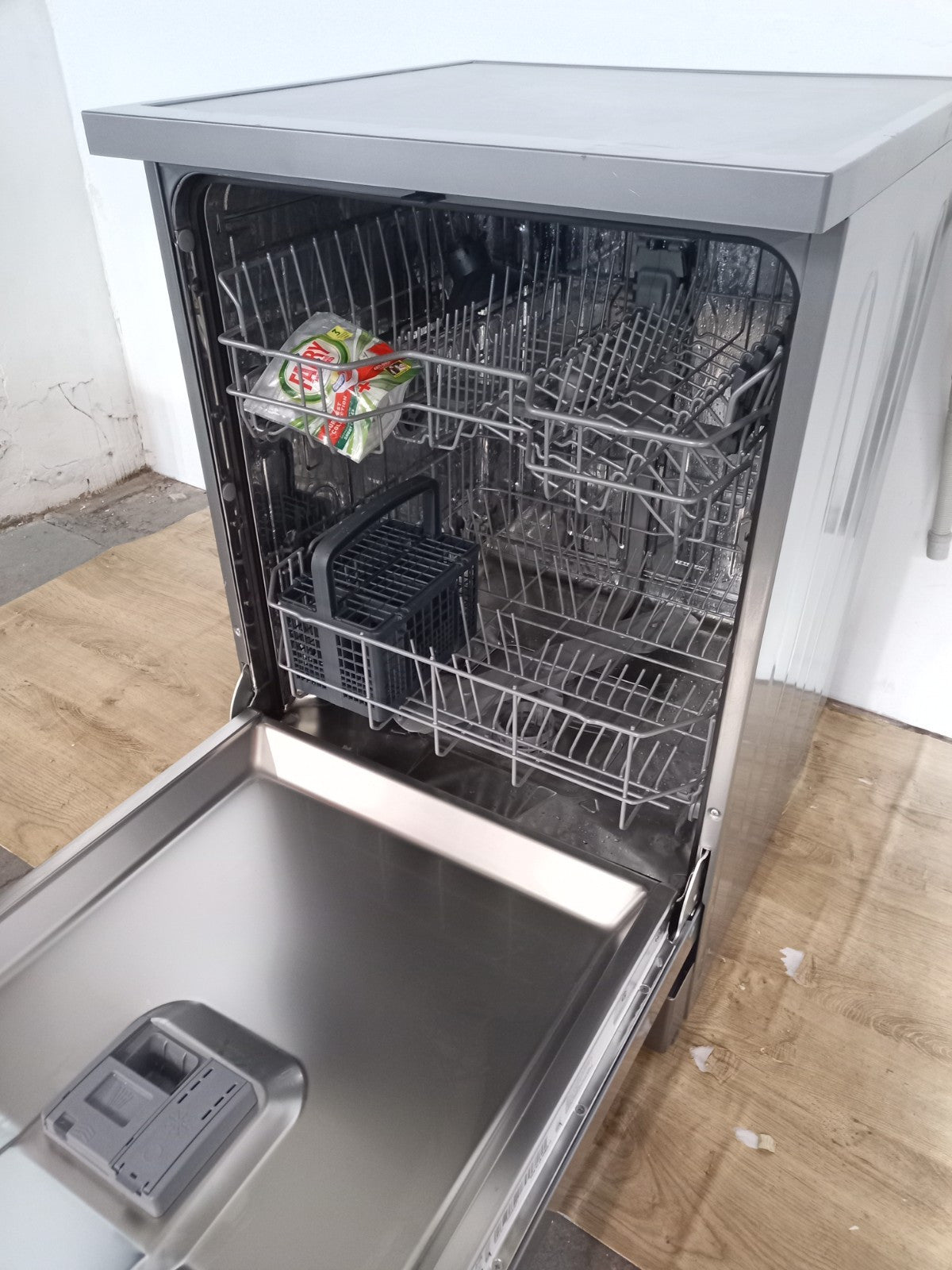 New Graded Silver Beko DVN04X20S Full Size Dishwasher RRP£349- F3